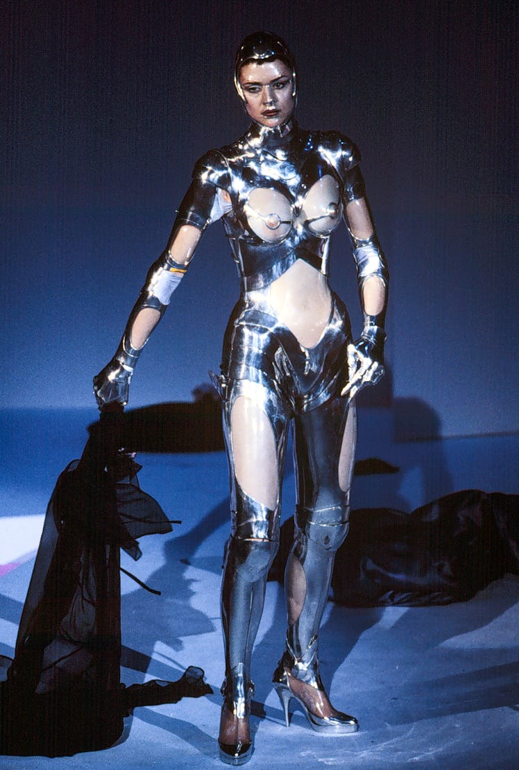 A model walks the runway during the Thierry Mugler Ready to Wear Fall/Winter 1995-1996 fashion show ...