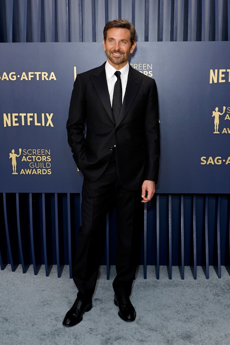  Bradley Cooper attends the 30th Annual Screen Actors Guild Awards 