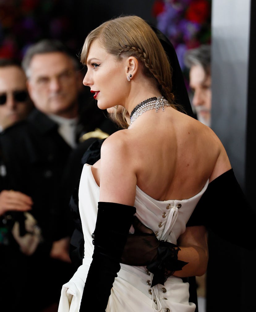 Taylor Swift arrives on the Red Carpet at the Crypto.com Arena  in Los Angeles, CA, Sunday, Feb. 4, ...