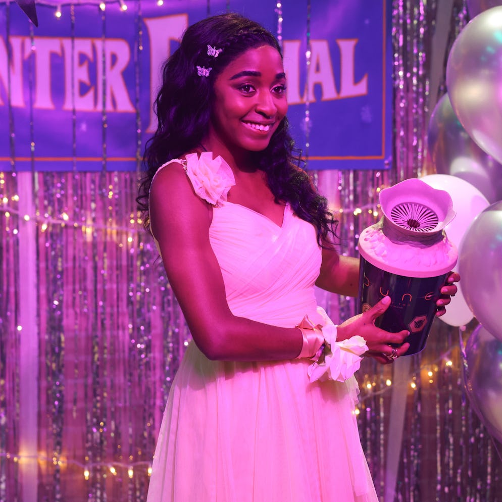 SATURDAY NIGHT LIVE -- Episode 1855 -- Pictured: Host Ayo Edebiri as Gabby during the "Teenage Love ...