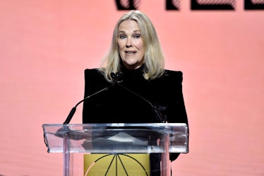 LOS ANGELES, CALIFORNIA - MARCH 05: Catherine O'Hara speaks onstage during the 26th annual Art Direc...