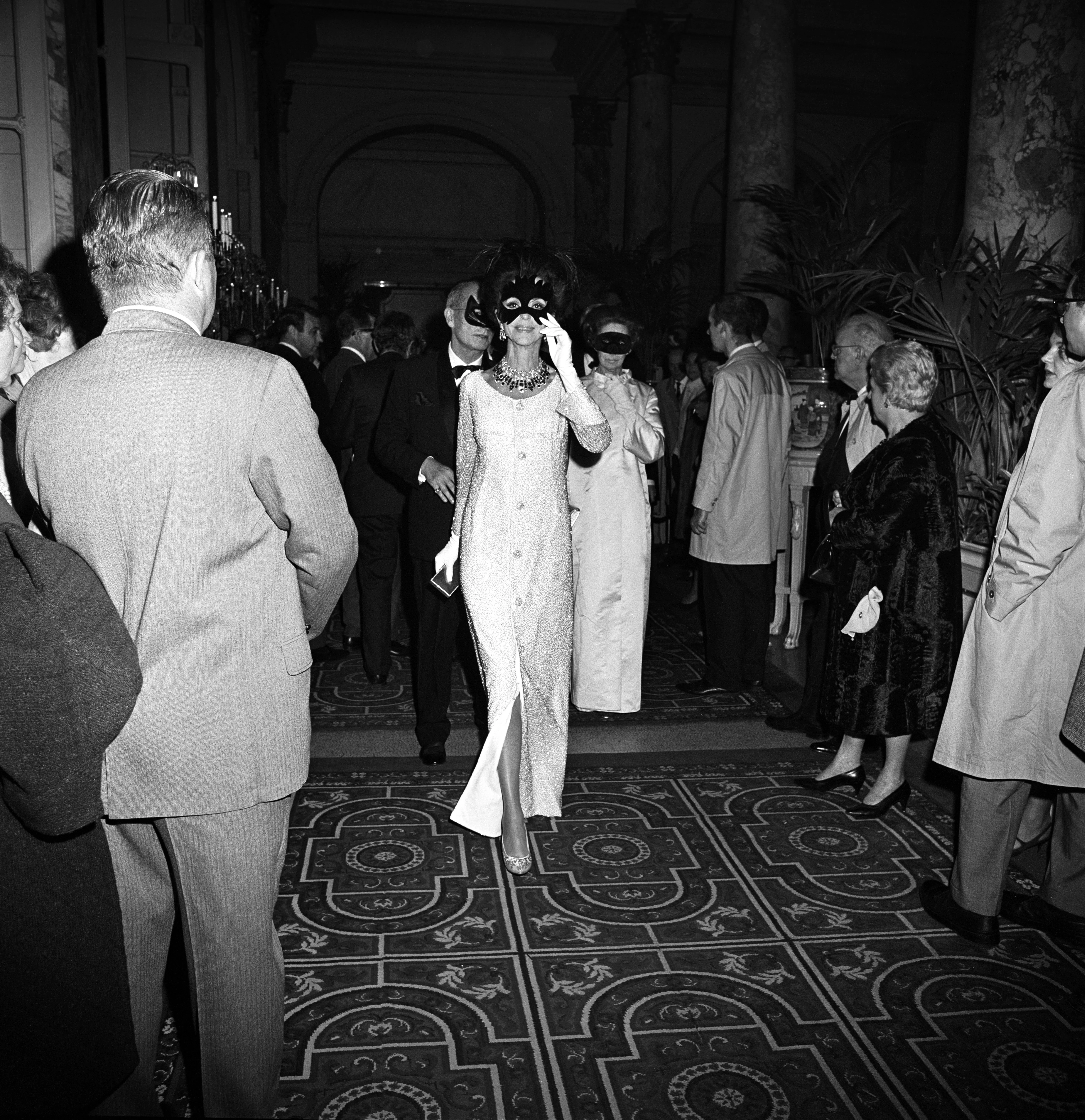 babe paley black and white ball dress How 'Feud' Depicted Truman Capote's Famous Black and White Ball