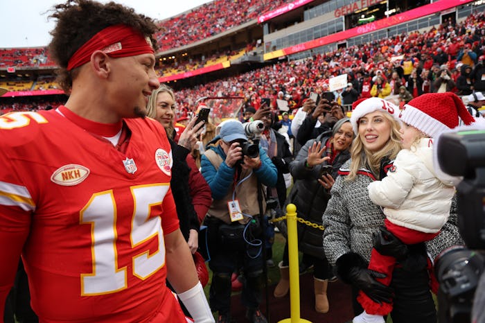 KANSAS CITY, MISSOURI - DECEMBER 25: Patrick Mahomes #15 of the Kansas City Chiefs greets his wife B...