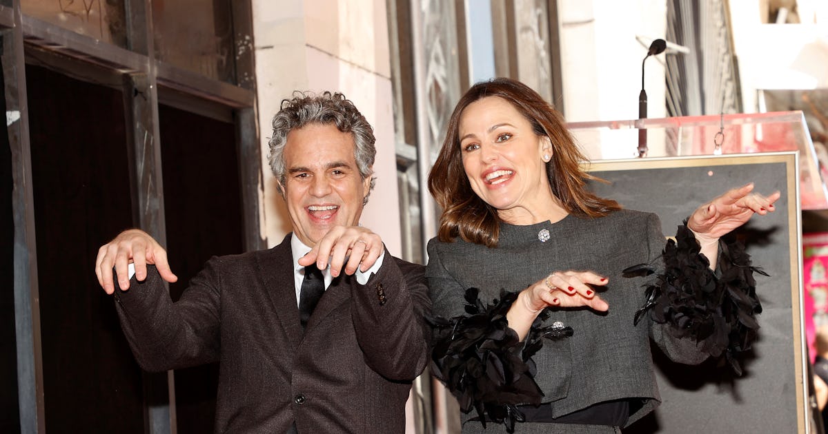 Jennifer Garner & Mark Ruffalo Reenact '13 Going On 30' At Walk Of Fame