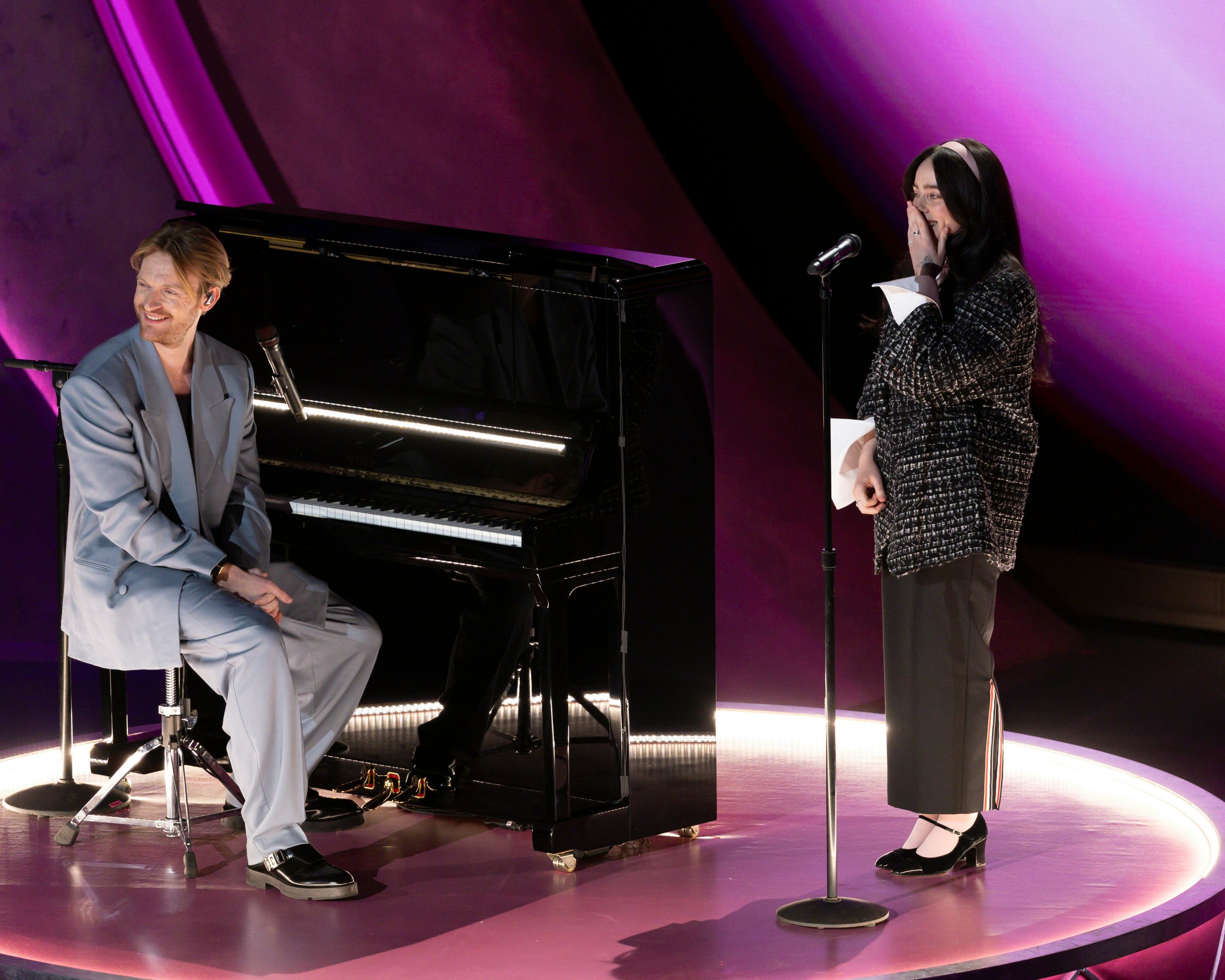 Fans were quick to tweet about Billie Eilish&rsquo;s performance at the 2024 Oscar Awards.