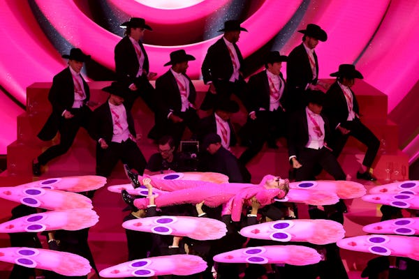 Ryan Gosling sings ‘I’m Just Ken’ from “Barbie” at the Oscars.