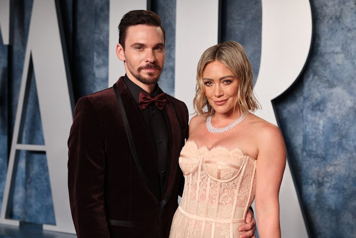 BEVERLY HILLS, CALIFORNIA - MARCH 12: Matthew Koma and Hilary Duff attend the 2023 Vanity Fair Oscar...