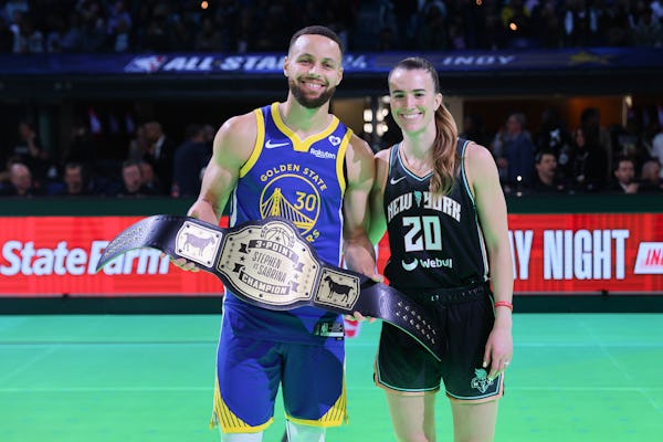 Stephen Curry and Sabrina Ionescu at their 3-point challenge.