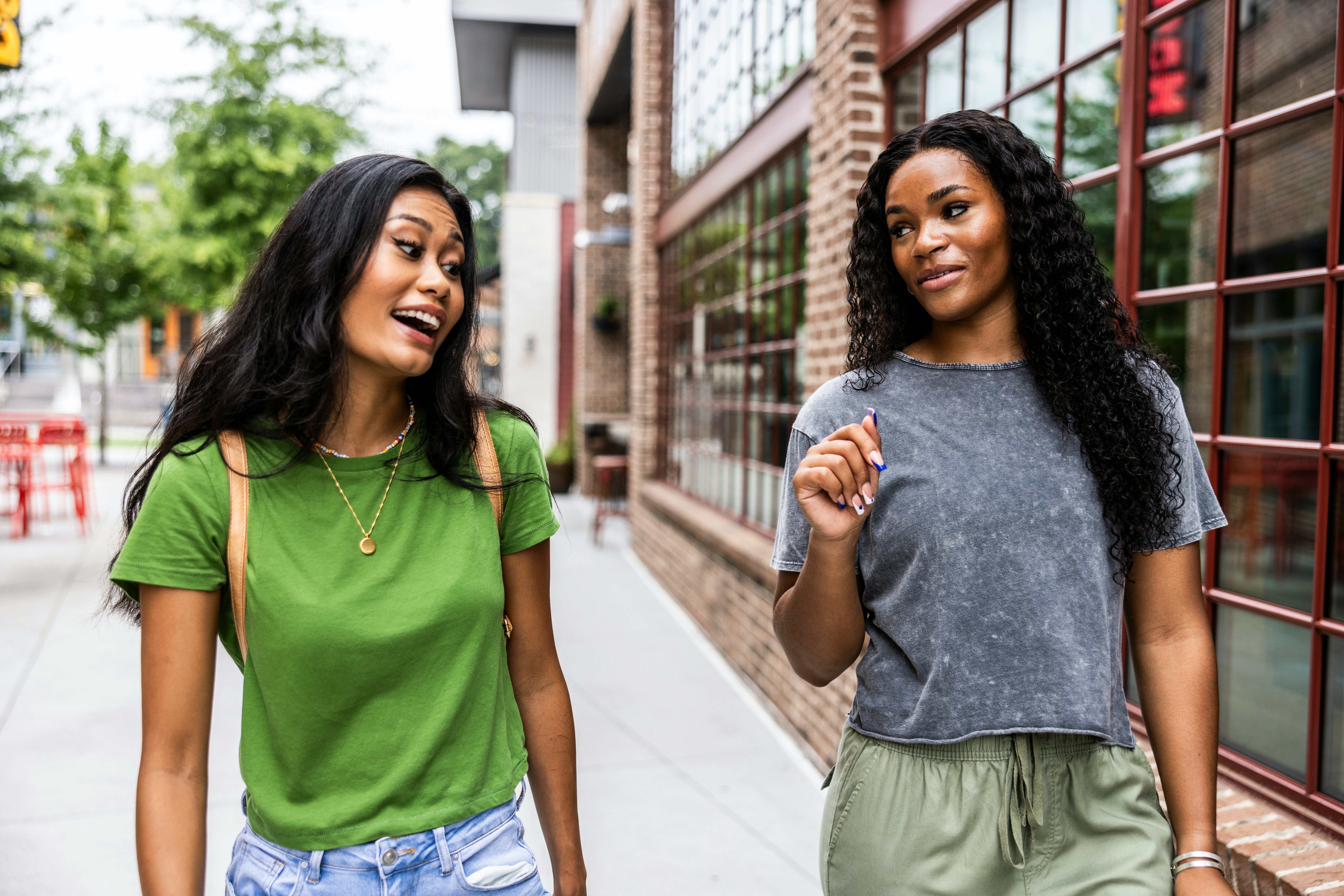 11 signs you have a &ldquo;tenured&rdquo; friendship