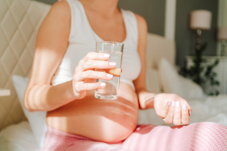 can-taking-tylenol-while-pregnant-hurt-the-baby-ob-gyns-weigh-in-on
