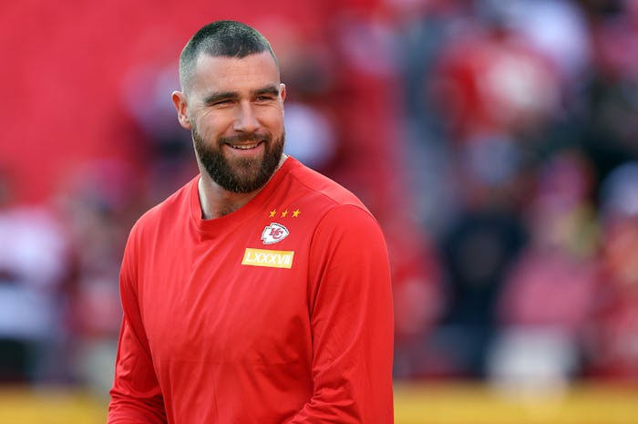 KANSAS CITY, MISSOURI - DECEMBER 10:  Tight end Travis Kelce #87 of the Kansas City Chiefs warms up ...