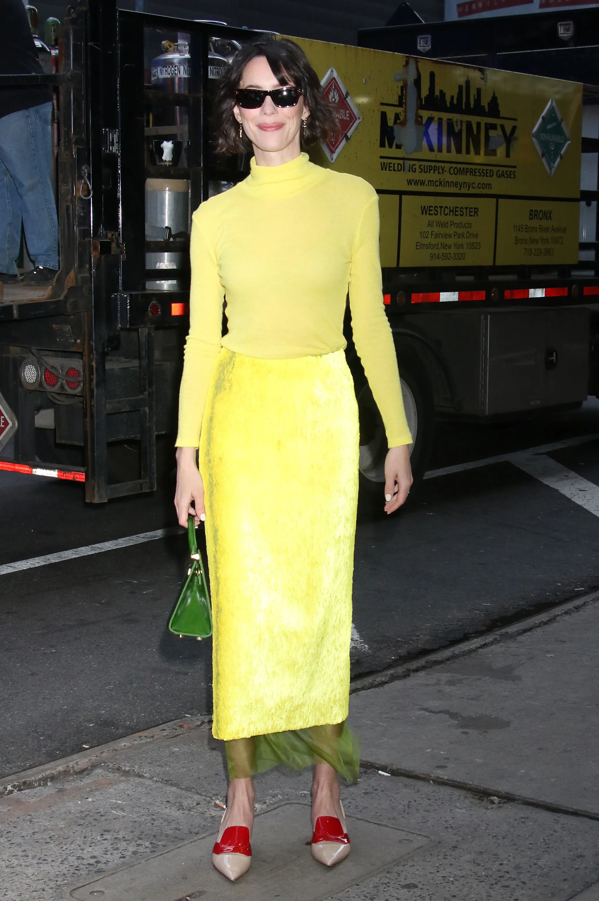 Rebecca　イエロー Rebecca Hall Livens Up New York City With Bold, Bright Press Fashion
