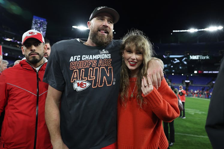 BALTIMORE, MARYLAND - JANUARY 28: Travis Kelce #87 of the Kansas City Chiefs celebrates with Taylor ...