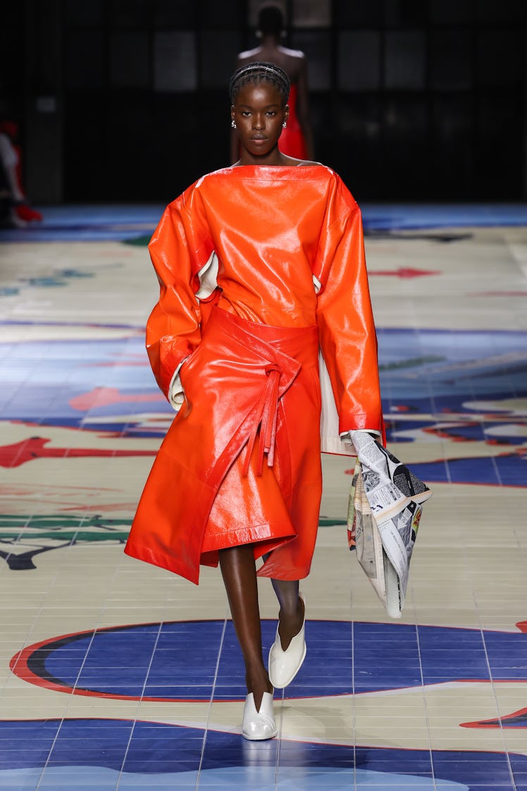 MILAN, ITALY - SEPTEMBER 23: A model walks the runway at the Bottega Veneta fashion show during the ...