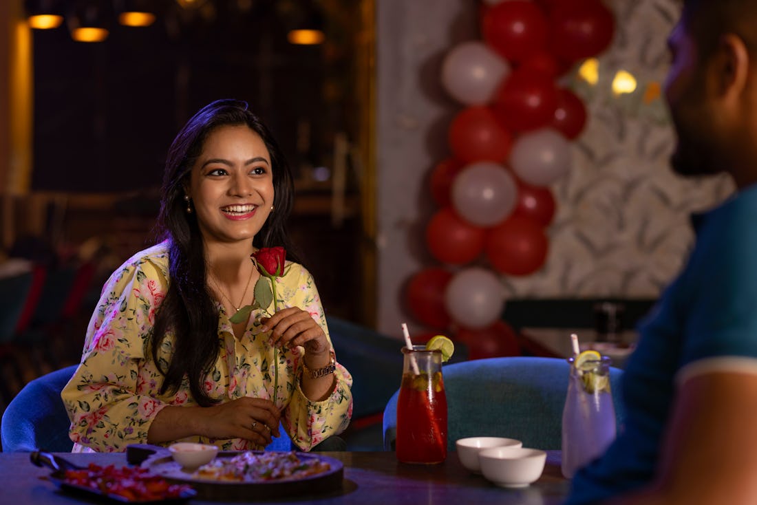 What Do Men Think Of Women Who Send Roses On Hinge?