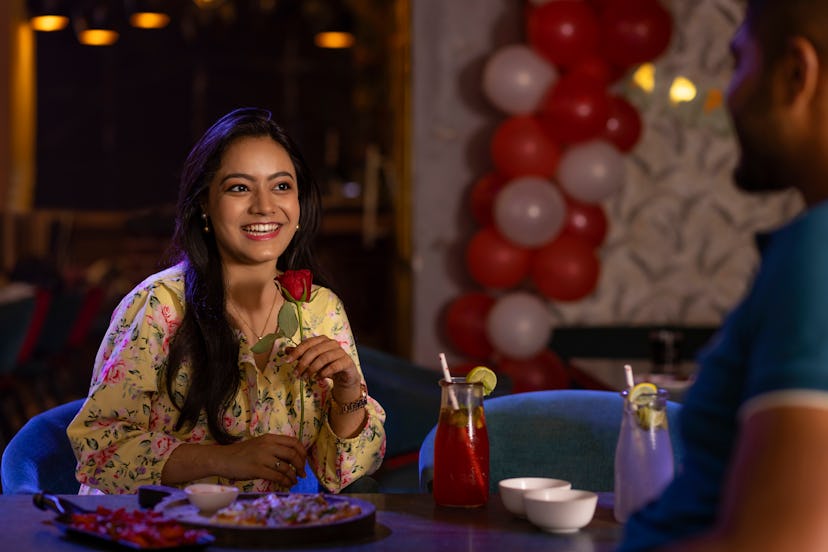 How do women feel about sending roses to men on Hinge?