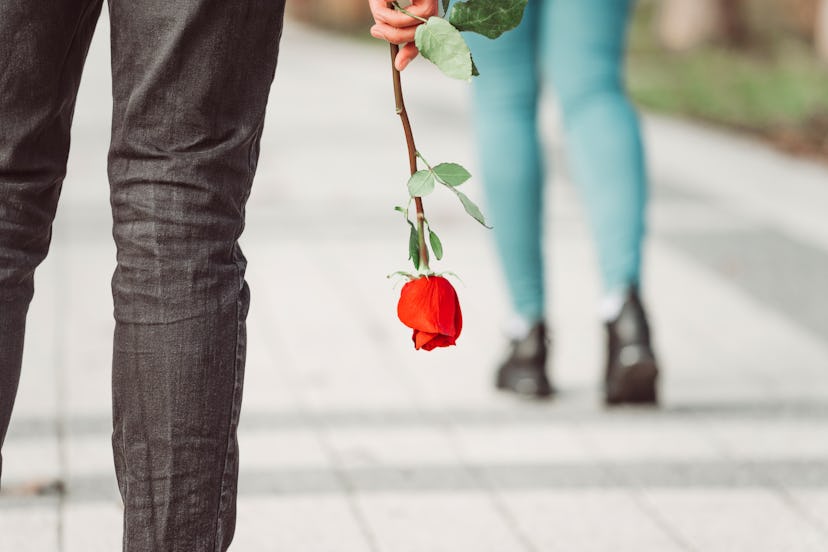 How do men feel about receiving roses from women on Hinge?