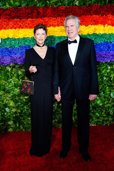     Annette Bening ve Warren Beatty, 7 Haziran'da Radio City Music Hall'da düzenlenen 73. Yıllık Tony Ödüllerine katıldı.