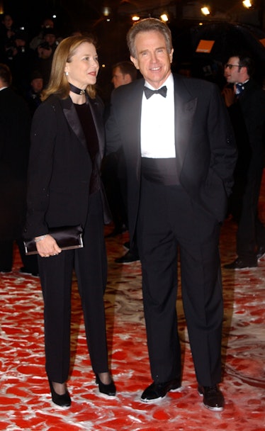 401504 39: Aktör Warren Beatty ve eşi Annette Benning, Britanya Akademi Film Ödülleri'ne katıldı (B...