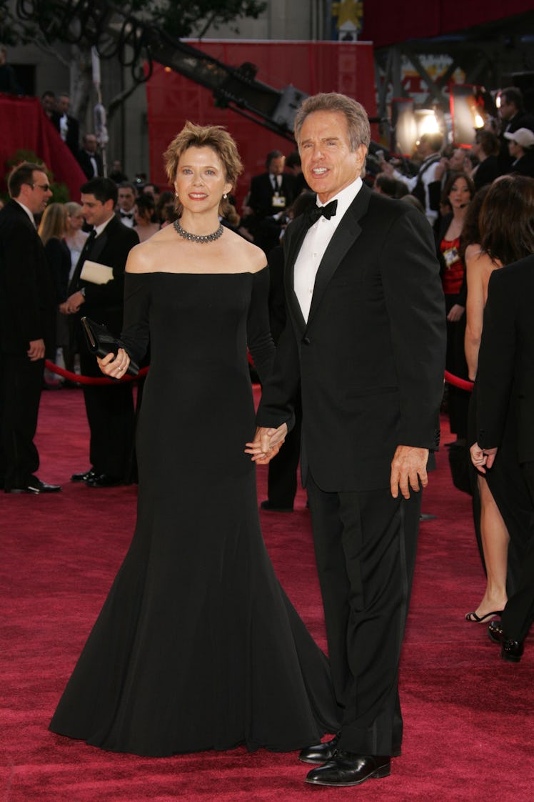 Annette Benning and her husband Warren Beatty arrive at the 77th Annual Academy Awards at the Kodak ...