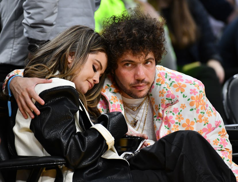 LOS ANGELES, CALIFORNIA - JANUARY 03: Selena Gomez and Benny Blanco attend a basketball game between…