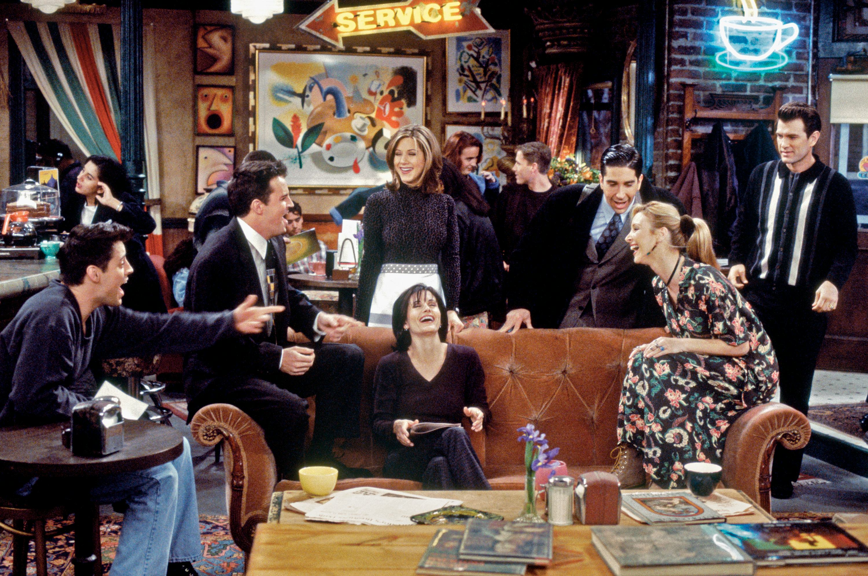 The &lsquo;Friends&rsquo; cast, Jennifer Aniston, Courteney Cox, Matthew Perry, Matt LeBlanc, David Schwimmer, a&hellip;