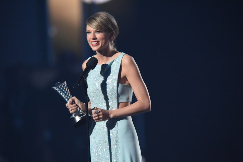 Taylor Swift at the 2015 ACMs