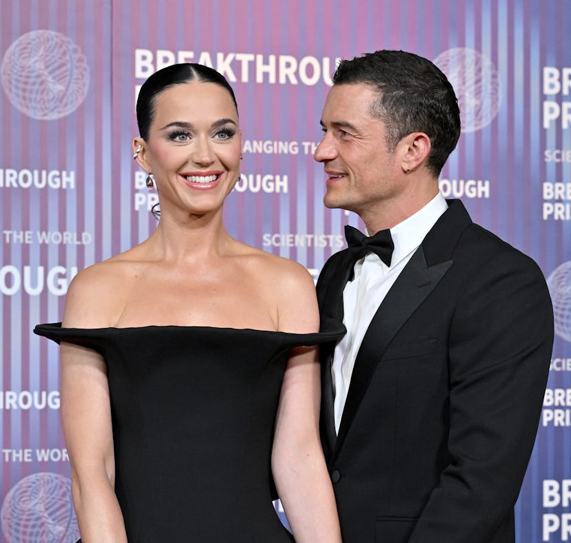 Katy Perry wore a Legolas shirt to Coachella, and showed it to Orlando Bloom.