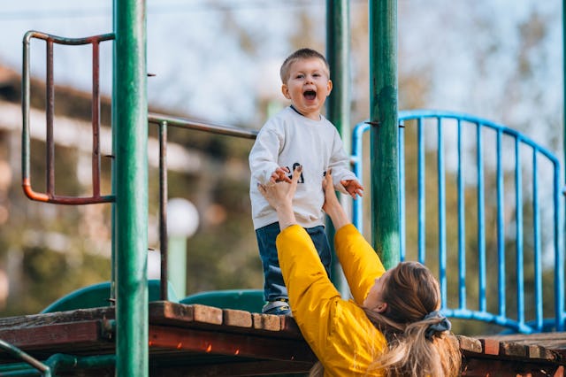 A mom is facing a fine after she had her son urinate in the bushes due to a closed park bathroom.