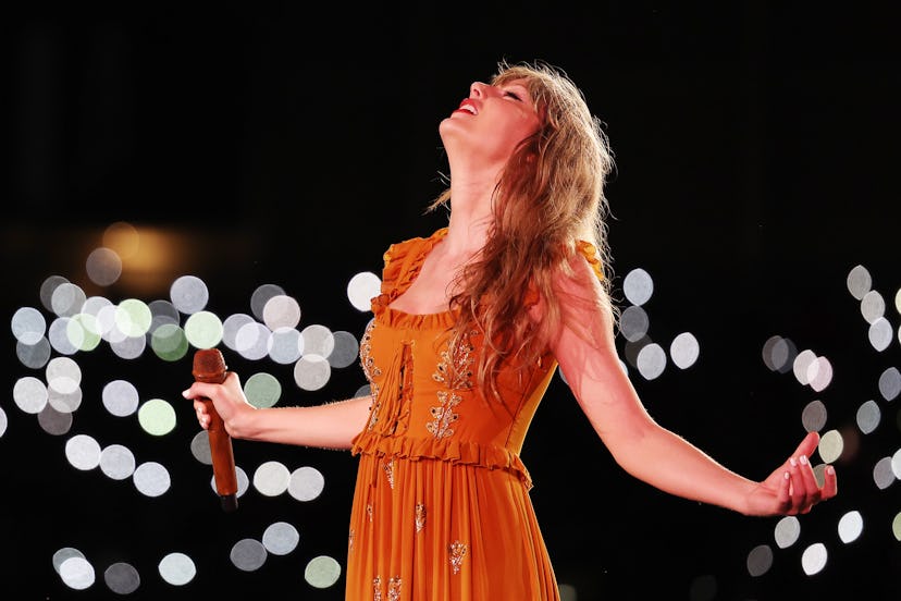 Fans think "I Can Do It With A Broken Heart" is about Taylor Swift's Eras Tour.