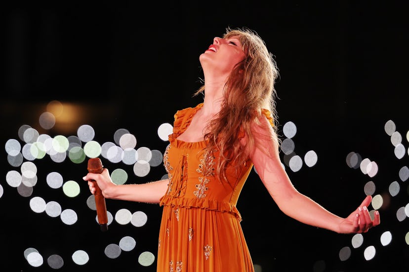 Fans think “I Can Do It With A Broken Heart” is about Taylor Swift’s Eras Tour.