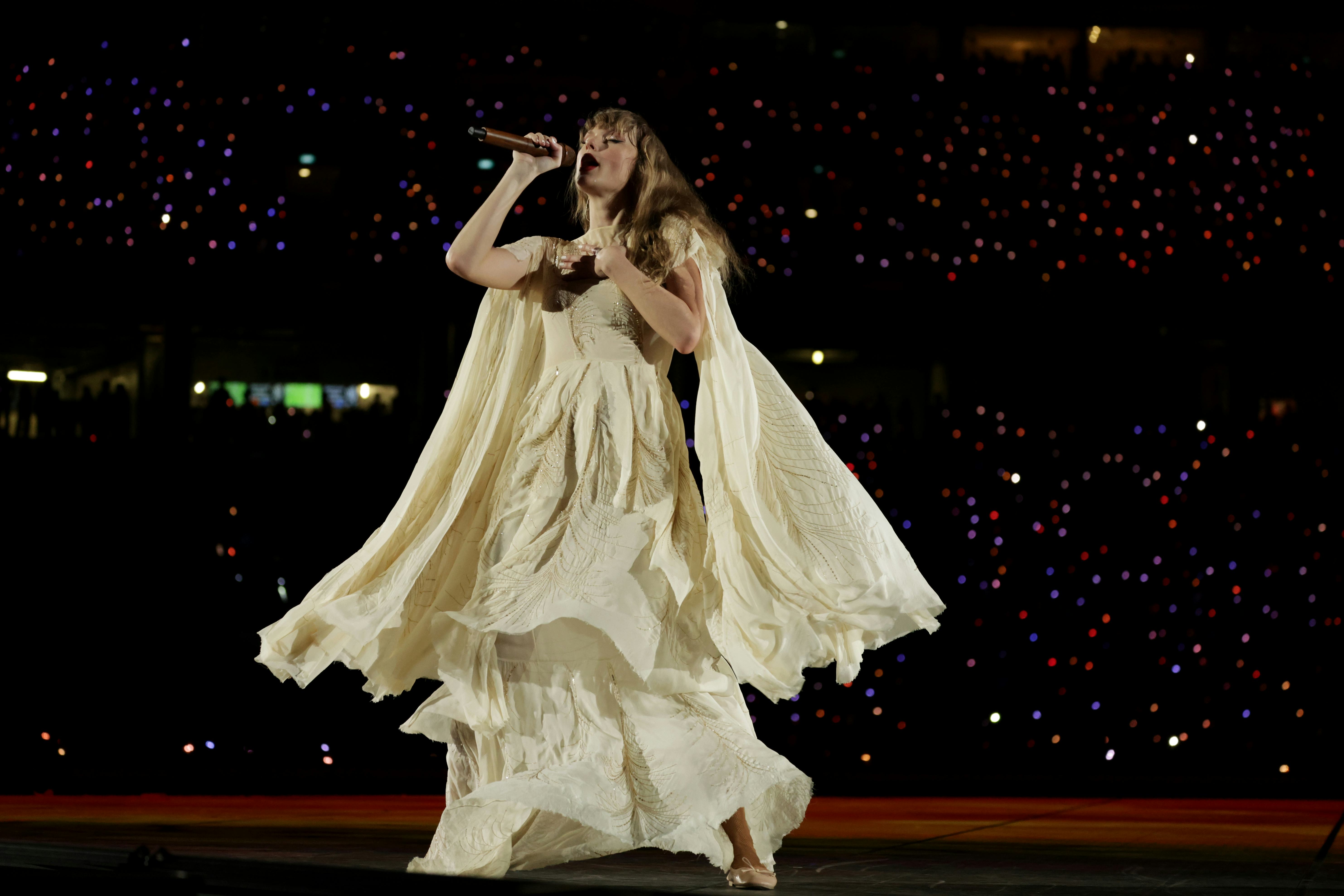 Taylor Swift sings about a breakup in the public eye in &ldquo;How Did It End?&rdquo; (performing in Singapore)&hellip;.