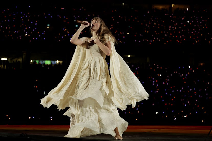 Taylor Swift sings about a breakup in the public eye in “How Did It End?” (performing in Singapore)….