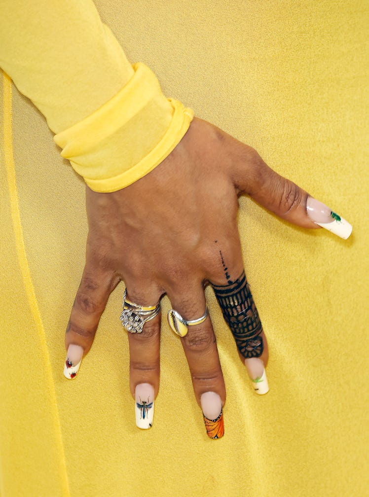 HOLLYWOOD, CALIFORNIA - APRIL 01: SZA, nails and accessory detail, poses in the press room during th...