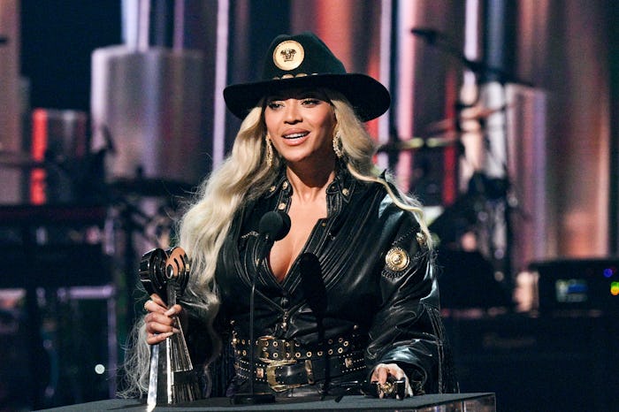 Beyoncé bonded with a little girl.