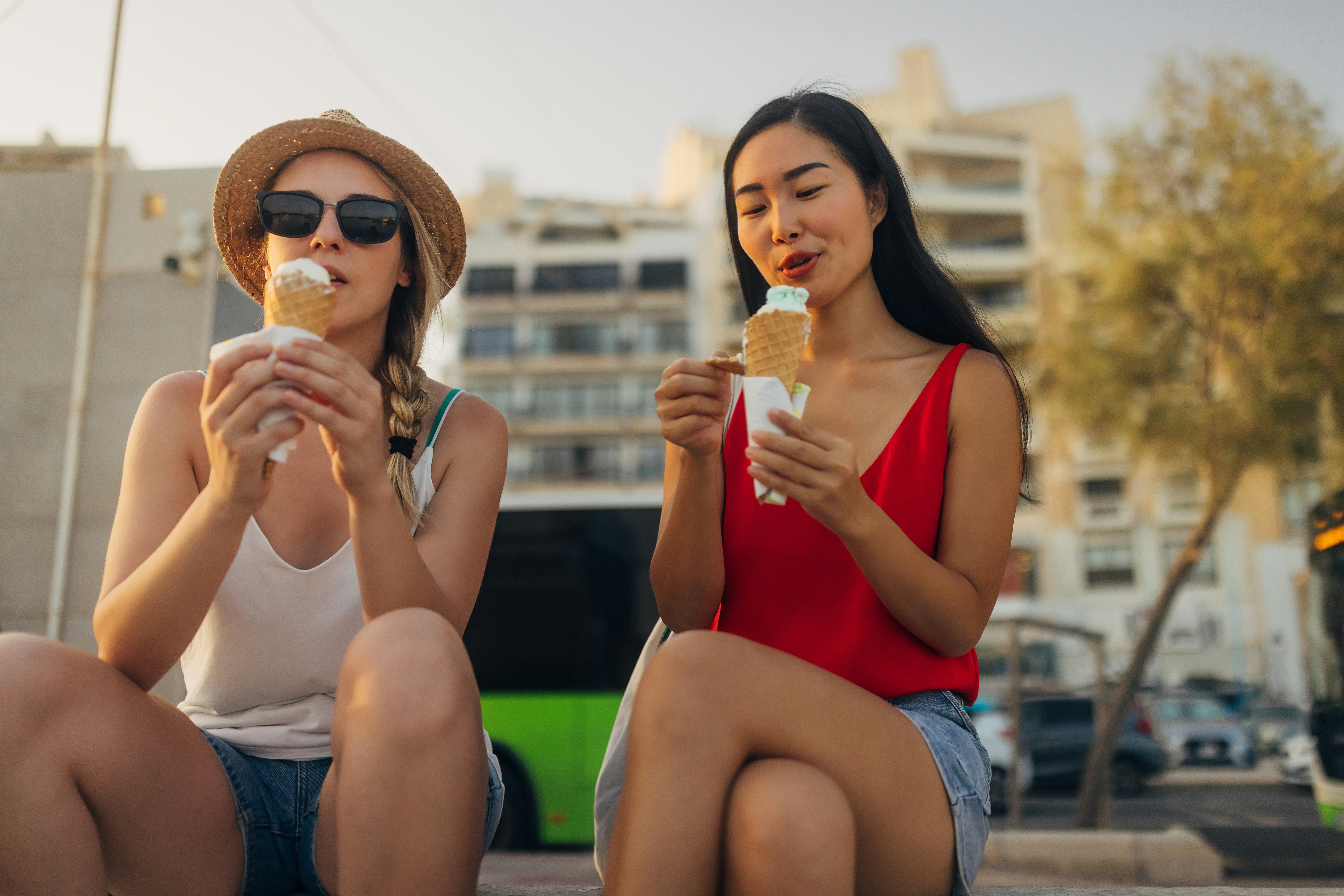 Cheap date ideas that involve getting food.