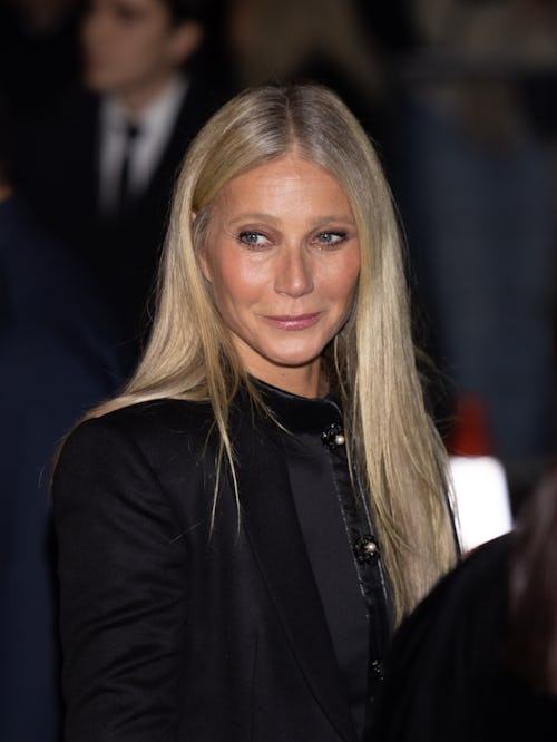 PARIS, FRANCE - JANUARY 23: Gwyneth Paltrow attends the Giorgio Armani Privé Haute Couture Spring/Su...
