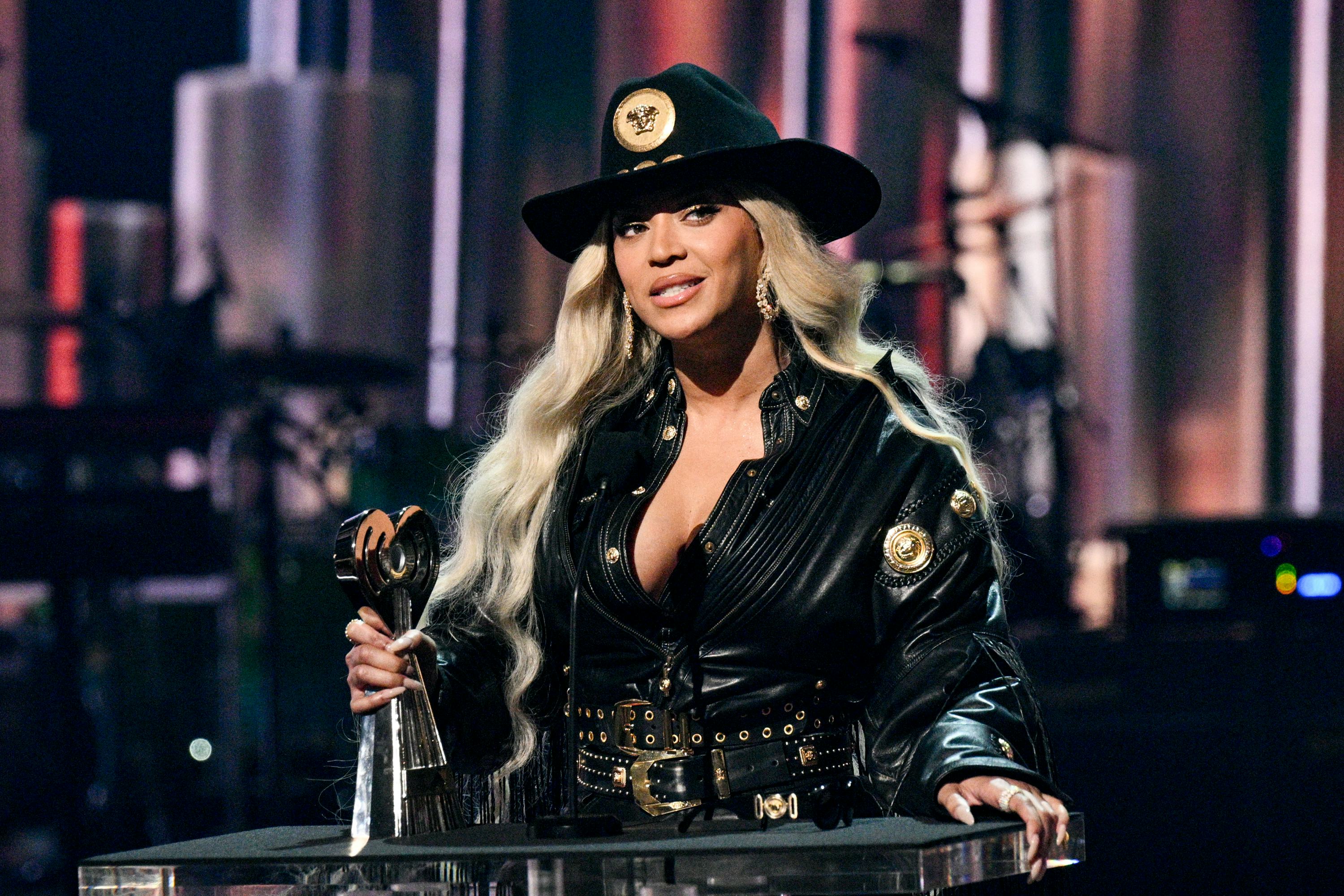 Beyoncé fans think Dolly Parton called out the &lsquo;Cowboy Carter&rsquo; backlash on Instagram.