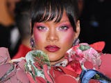 NEW YORK, NY - MAY 01:  Rihanna attends the 'Rei Kawakubo/Comme des Garcons: Art Of The In-Between' ...