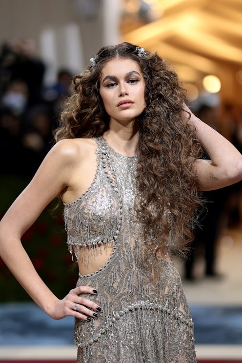 Kaia Gerber curly hair met gala