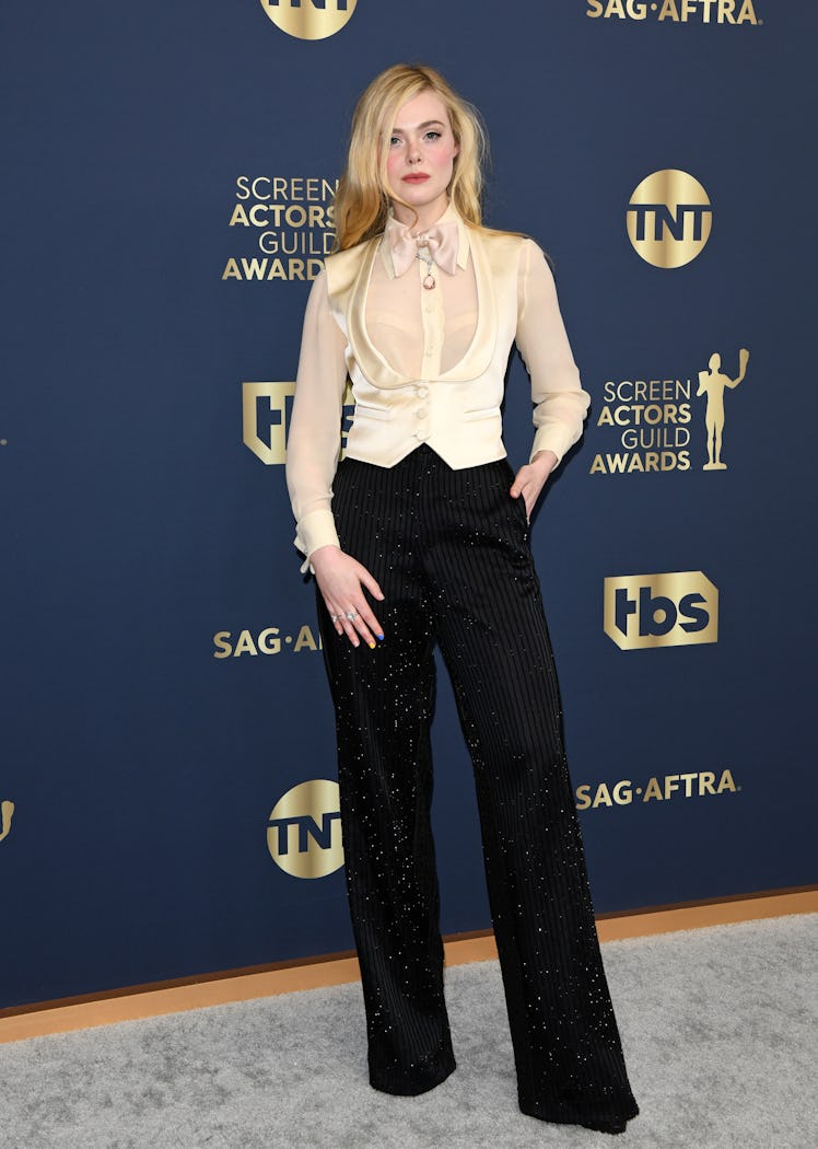 Elle Fanning attends the 28th Annual Screen Actors Guild Awards 