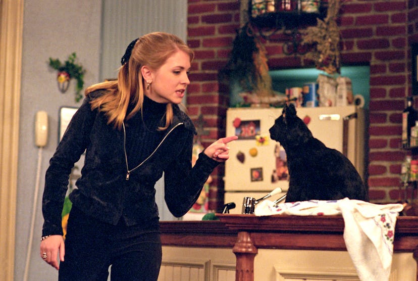 Melissa Joan Hart with cat Salem on Sabrina the Teenage Witch.