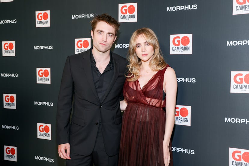Robert Pattinson and Suki Waterhouse posted the first photo of their baby.
