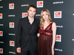 Robert Pattinson and Suki Waterhouse posted the first photo of their baby.