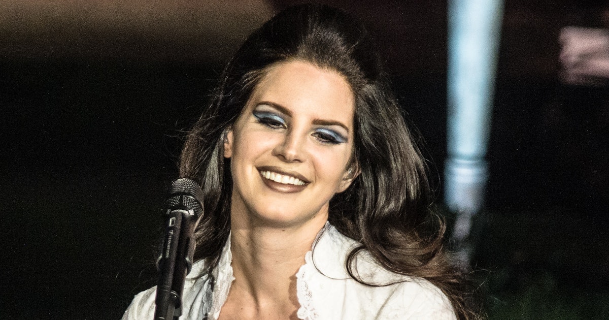 Lana Del Rey Style: 18 Best Live-Show Looks