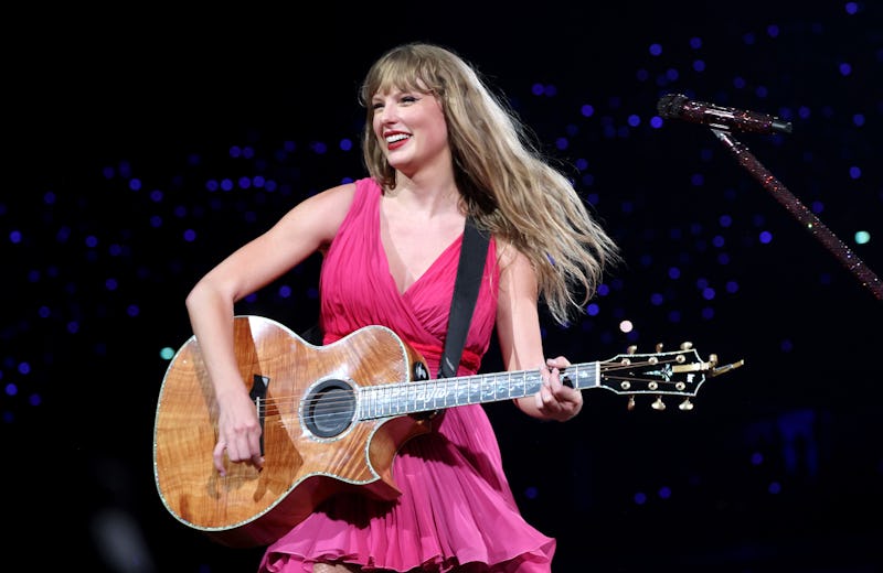 Taylor Swift's Mismatched Eras Tour Shoes Were So Carrie Bradshaw