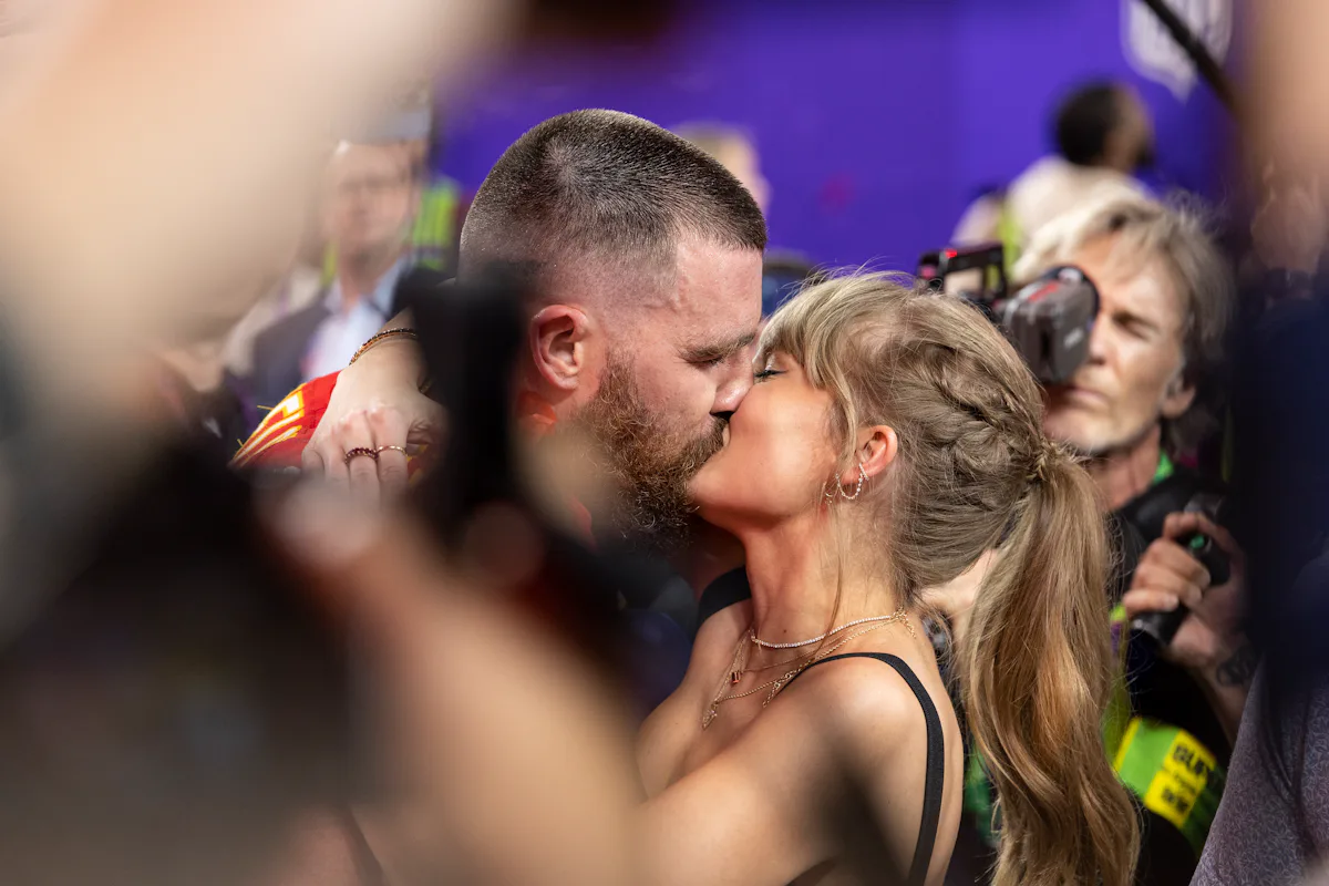 Taylor Swift & Travis Kelce’s Relationship Timeline, Explained