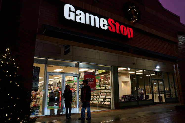 Infested Console GameStop Workers Sound Off On The Filthy, Roach-Infested Consoles That ...