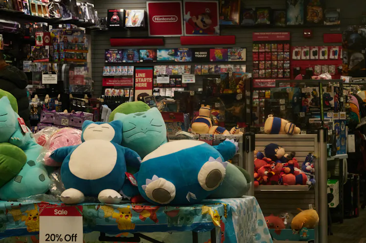 Infested Console GameStop Workers Sound Off On The Filthy, Roach-Infested Consoles That ...