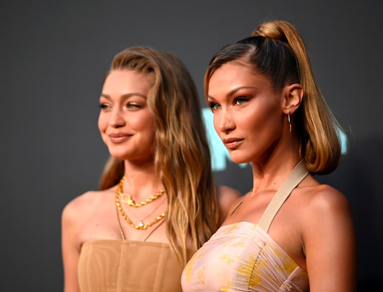US models Gigi Hadid (L) and Bella Hadid arrive for the 2019 MTV Video Music Awards at the Prudentia...